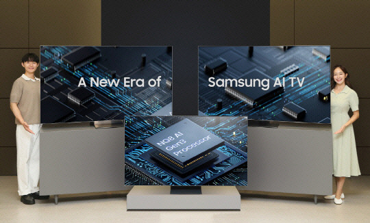 삼성전자 모델이 인공지능((AI) 기능 탑재된 초대형 프리미엄 TV를 소개하고 있다. 삼성전자 제공